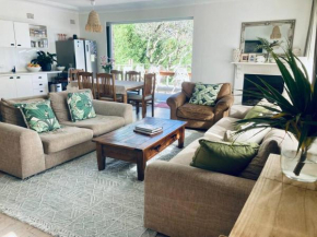 Alkira House Freshwater Beach 5 mins to Manly, Curl Curl